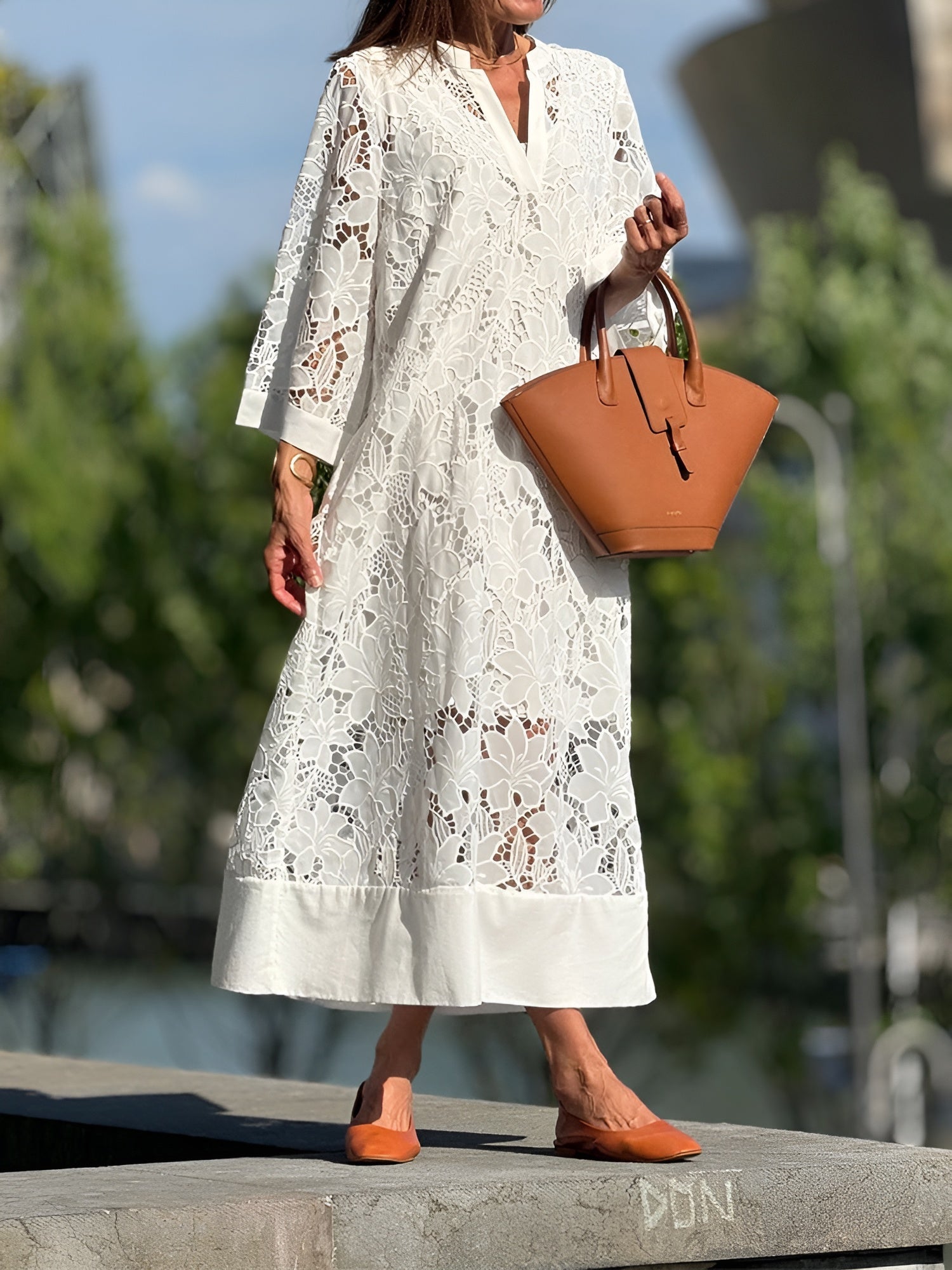 Alva – Maxikjole i Brodert Spets